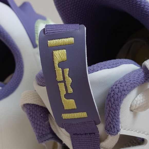 BRAND NEW NIKE LEBRON WITNESS V - Picture 15 of 16